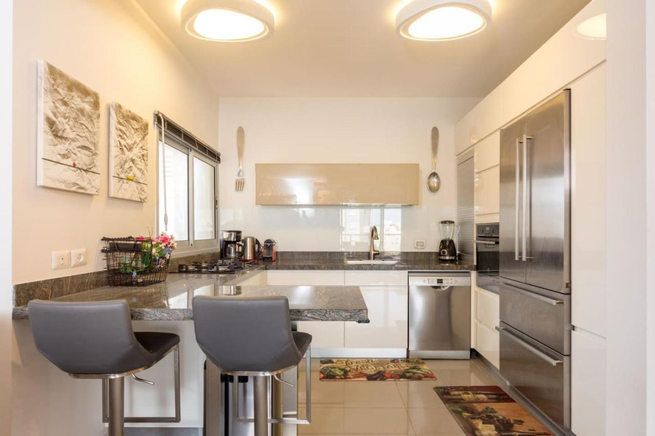 Urban Gem With Outdoor Lounge By Sea N' Rent *
